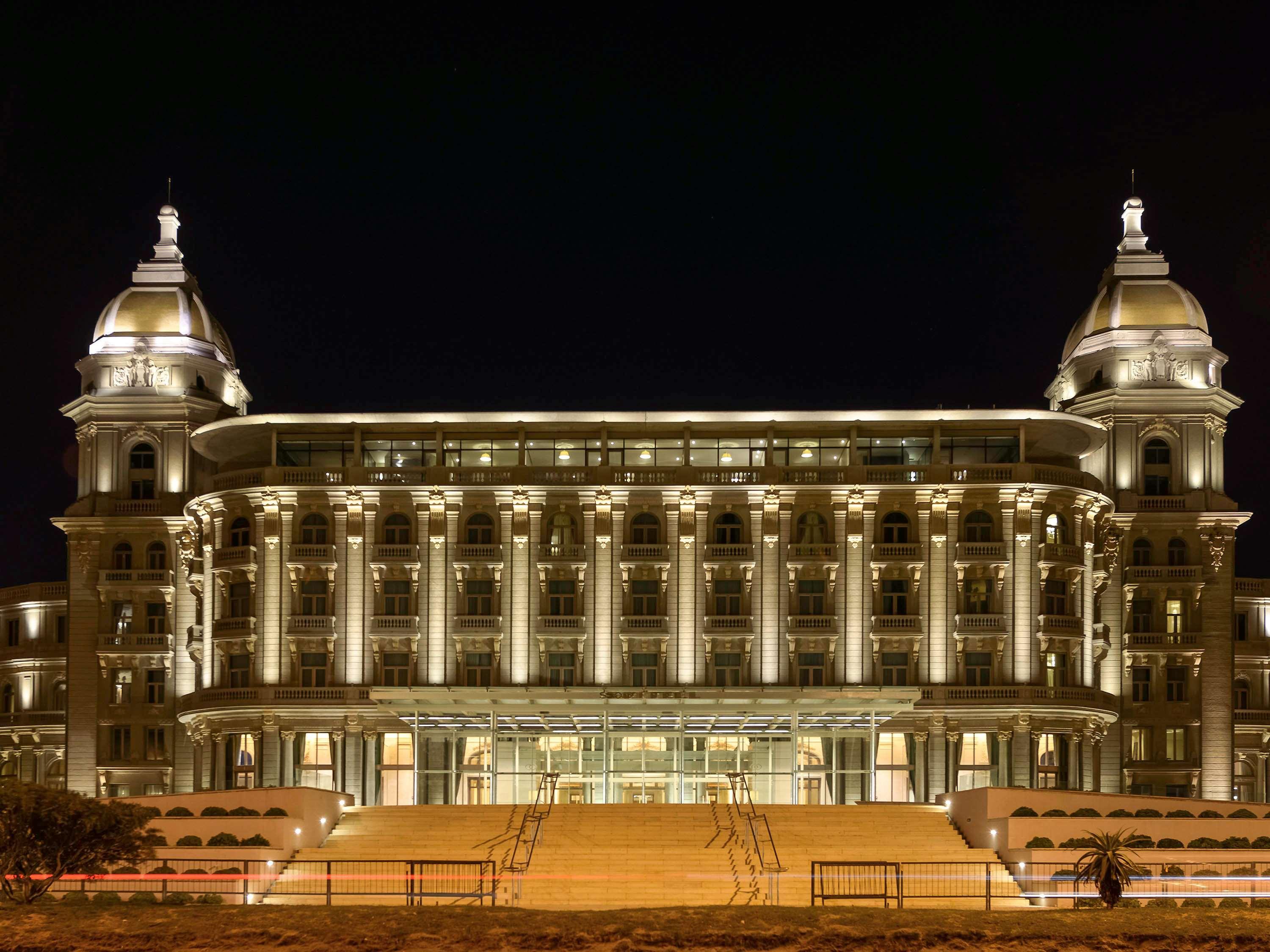 Sofitel Montevideo Casino Carrasco & Spa Экстерьер фото The Grand Hotel at night