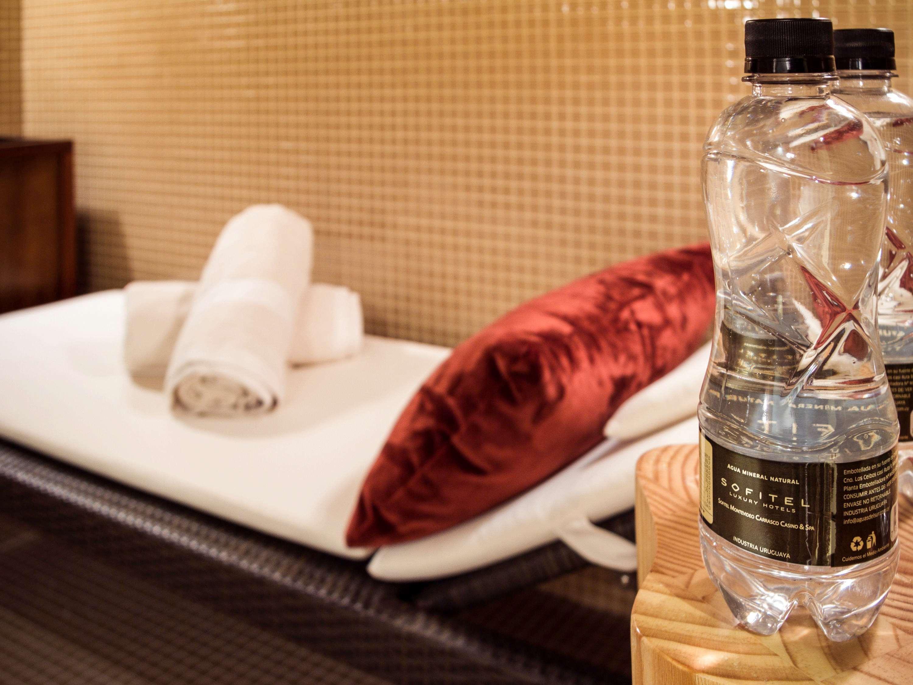 Sofitel Montevideo Casino Carrasco & Spa Экстерьер фото Bottled water in a hotel room