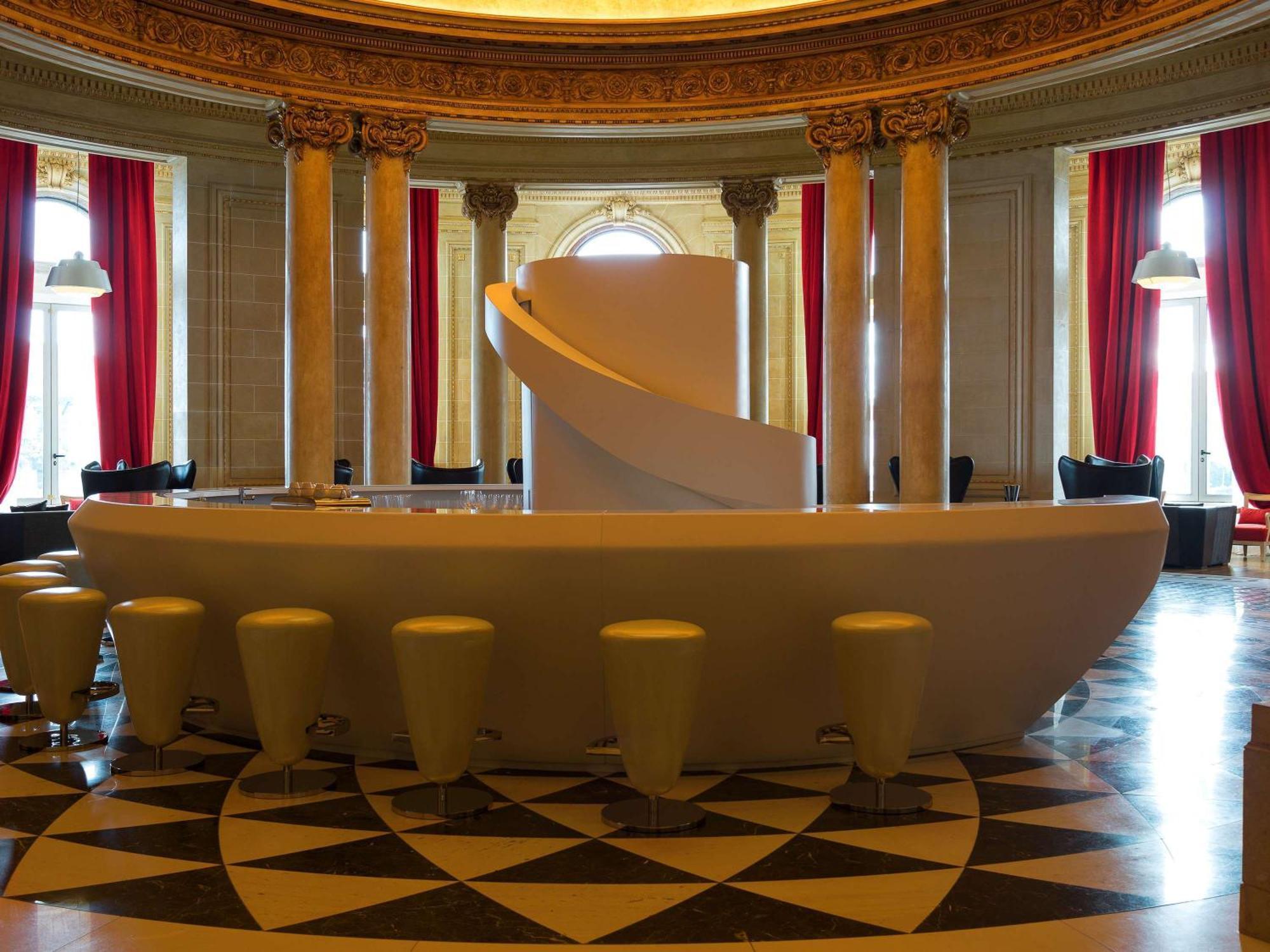 Sofitel Montevideo Casino Carrasco & Spa Экстерьер фото The bar at the Hotel de Crillon