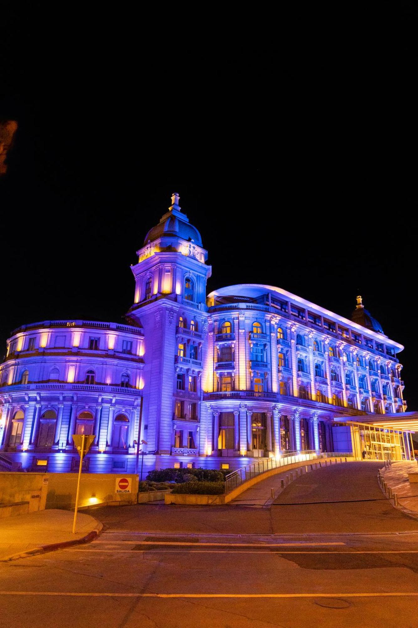 Sofitel Montevideo Casino Carrasco & Spa Экстерьер фото The hotel at night